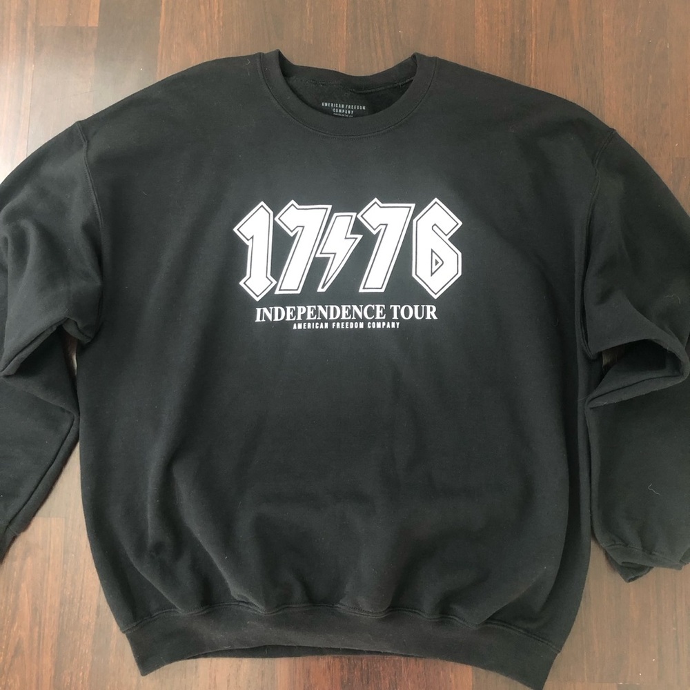 Size XL Black Patriotic Graphic Crewneck